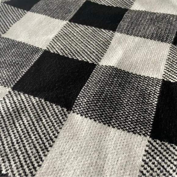 Anthropologie Black and White Plaid Sweater - Picture 4 of 4